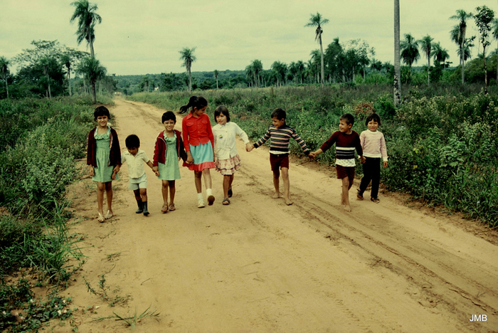 AÑO 1984 - COLOR - VIDA CAMPESINA EN PARAGUAY (JOSÉ MARÍA BLANCH)